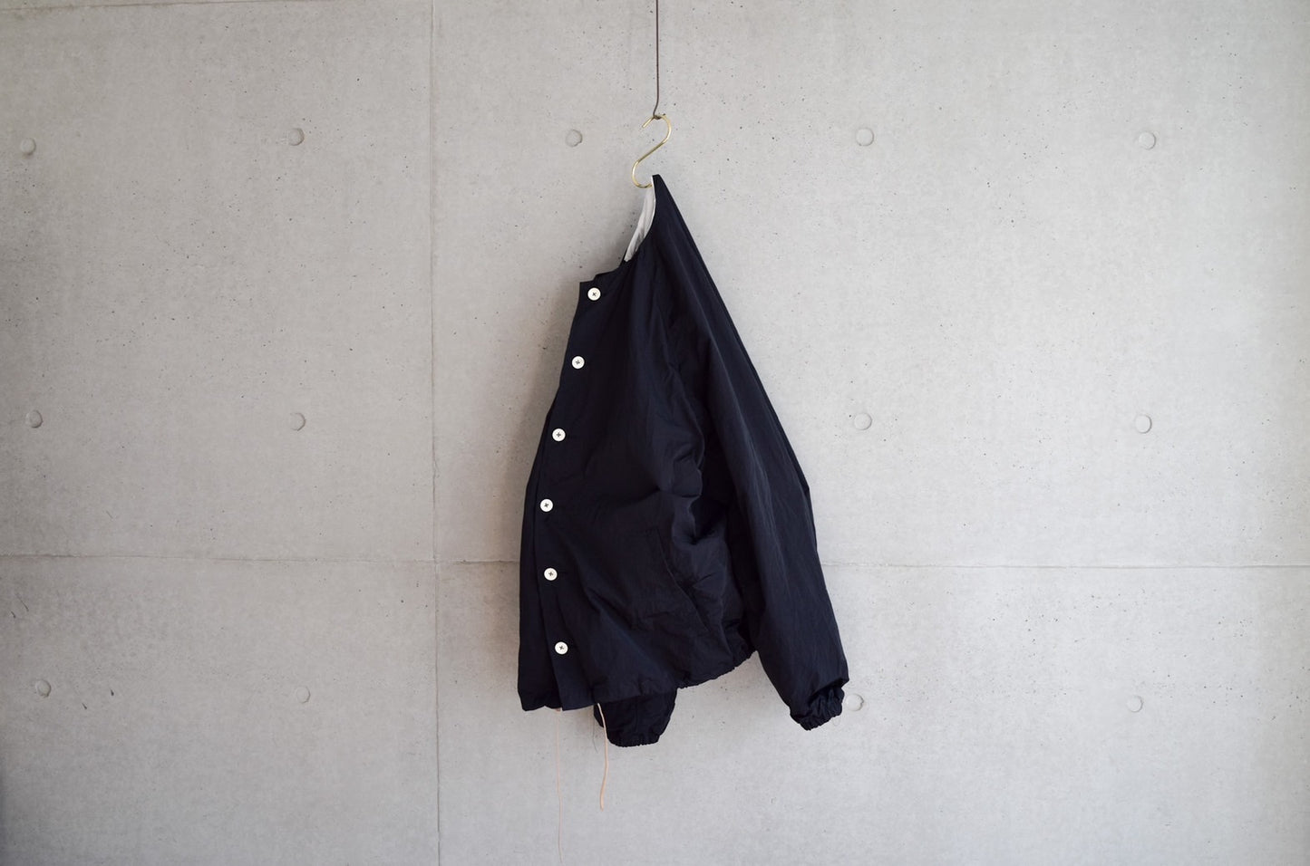 【受注商品】wright. / No-coller coach jacket (Hight density nylon taffeta coating / European vintage linen Sumi ink dye )
