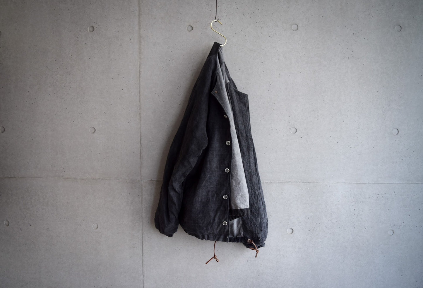 【受注商品】wright. / No-coller coach jacket (Hight density nylon taffeta coating / European vintage linen Sumi ink dye )